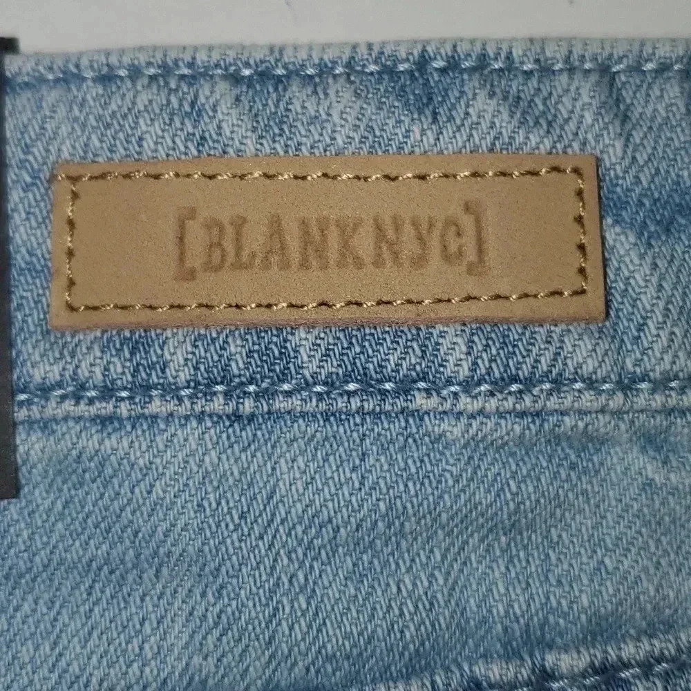 BLANK NYC Peek a Boo Front Non-Hem Cut Off Light Wash Jean Shorts NWT - Picture 7 of 11